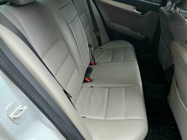 Серый Мерседес Ц-Класс, объемом двигателя 3 л и пробегом 190 тыс. км за 8200 $, фото 17 на Automoto.ua