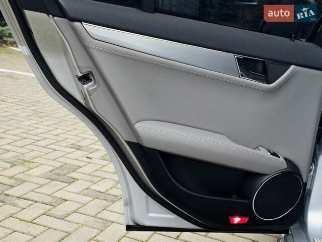 Серый Мерседес Ц-Класс, объемом двигателя 3 л и пробегом 190 тыс. км за 8200 $, фото 15 на Automoto.ua