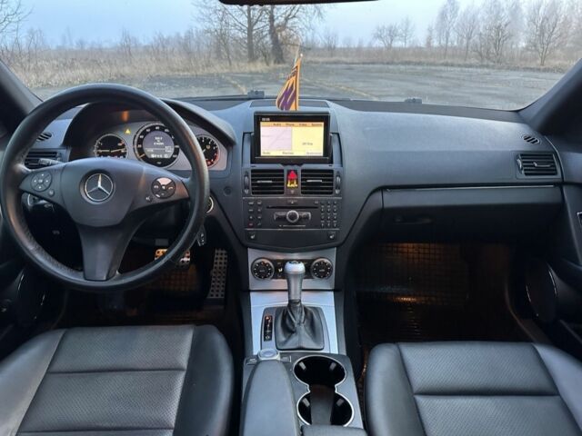 Серый Мерседес Ц-Класс, объемом двигателя 3 л и пробегом 230 тыс. км за 9000 $, фото 5 на Automoto.ua