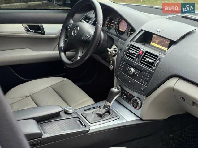 Серый Мерседес Ц-Класс, объемом двигателя 3 л и пробегом 190 тыс. км за 8200 $, фото 28 на Automoto.ua