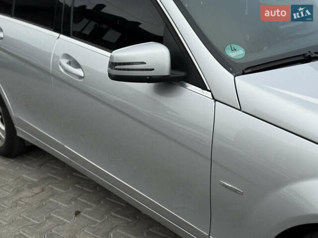 Сірий Мерседес Ц-Клас, об'ємом двигуна 2.15 л та пробігом 414 тис. км за 8650 $, фото 5 на Automoto.ua