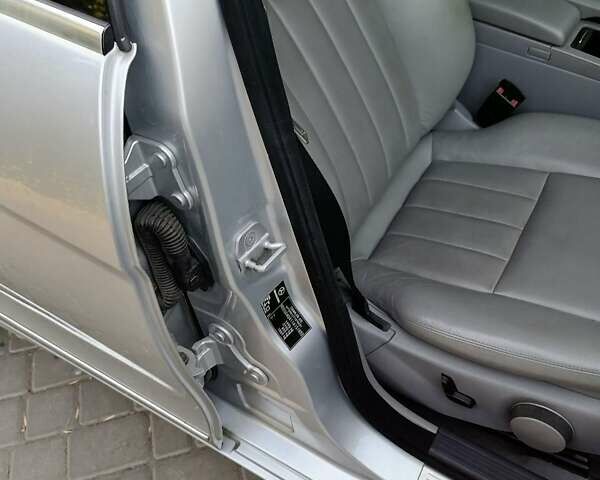 Серый Мерседес Ц-Класс, объемом двигателя 1.8 л и пробегом 226 тыс. км за 9000 $, фото 17 на Automoto.ua