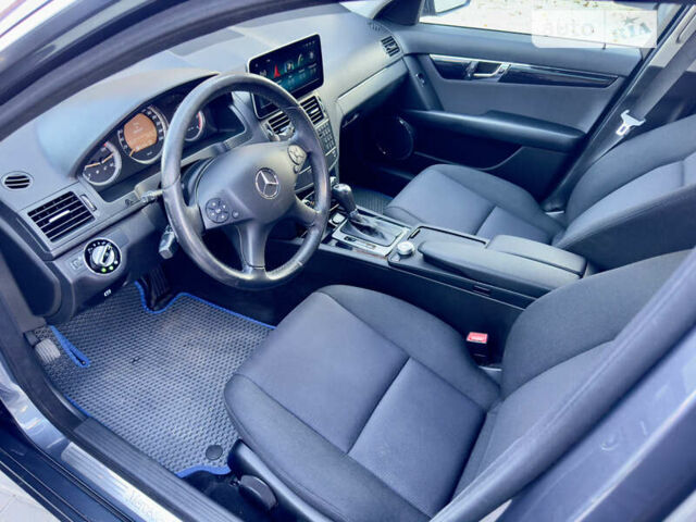 Сірий Мерседес Ц-Клас, об'ємом двигуна 2.15 л та пробігом 300 тис. км за 10800 $, фото 19 на Automoto.ua