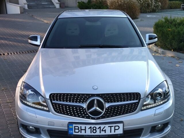 Серый Мерседес Ц-Класс, объемом двигателя 1.8 л и пробегом 220 тыс. км за 9000 $, фото 3 на Automoto.ua