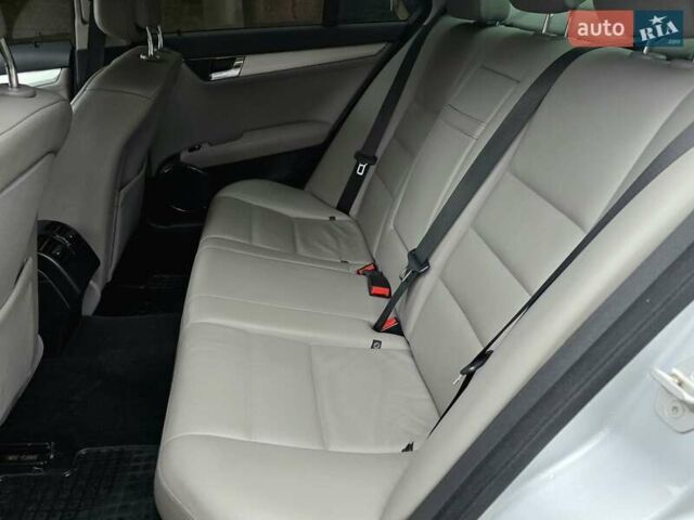 Сірий Мерседес Ц-Клас, об'ємом двигуна 3 л та пробігом 190 тис. км за 8200 $, фото 13 на Automoto.ua