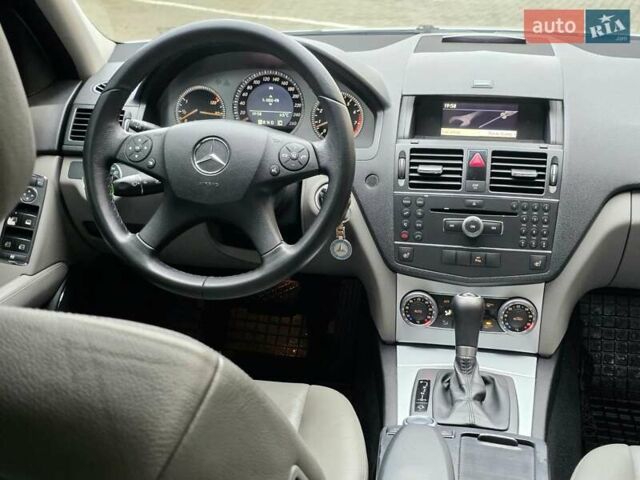 Серый Мерседес Ц-Класс, объемом двигателя 3 л и пробегом 190 тыс. км за 8200 $, фото 19 на Automoto.ua