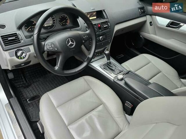 Сірий Мерседес Ц-Клас, об'ємом двигуна 3 л та пробігом 190 тис. км за 8200 $, фото 8 на Automoto.ua