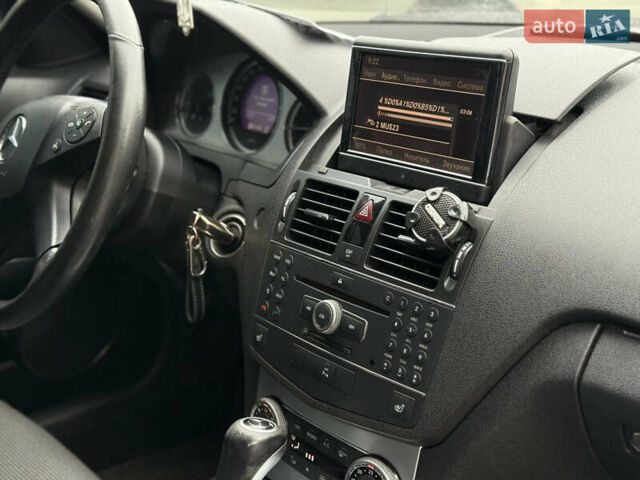 Сірий Мерседес Ц-Клас, об'ємом двигуна 2.15 л та пробігом 414 тис. км за 8650 $, фото 8 на Automoto.ua