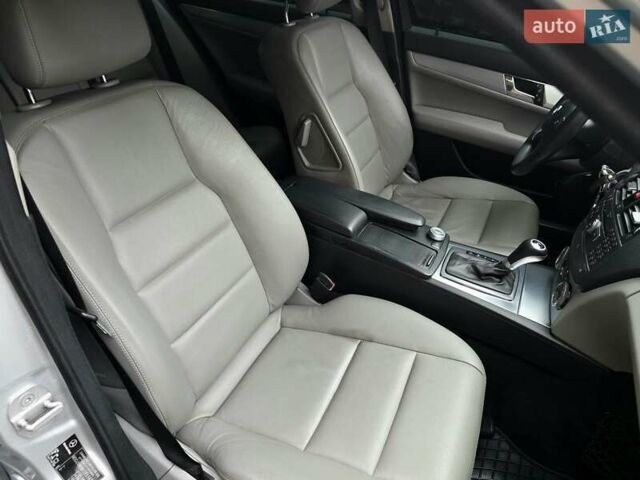 Серый Мерседес Ц-Класс, объемом двигателя 0 л и пробегом 190 тыс. км за 8200 $, фото 25 на Automoto.ua