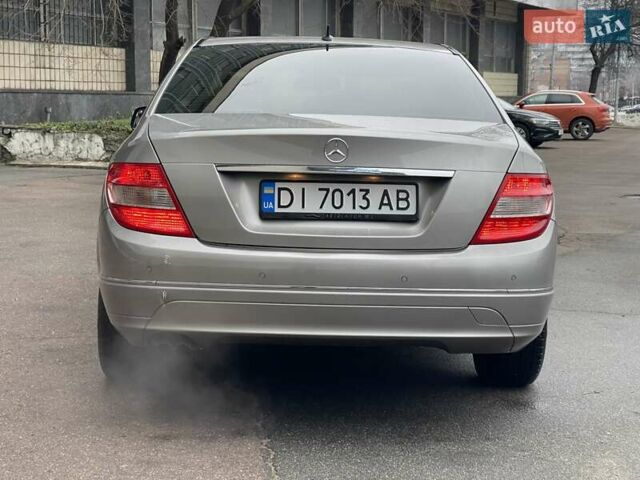 Серый Мерседес Ц-Класс, объемом двигателя 1.8 л и пробегом 188 тыс. км за 9200 $, фото 3 на Automoto.ua