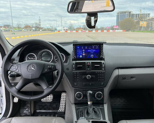 Серый Мерседес Ц-Класс, объемом двигателя 1.8 л и пробегом 226 тыс. км за 9000 $, фото 2 на Automoto.ua