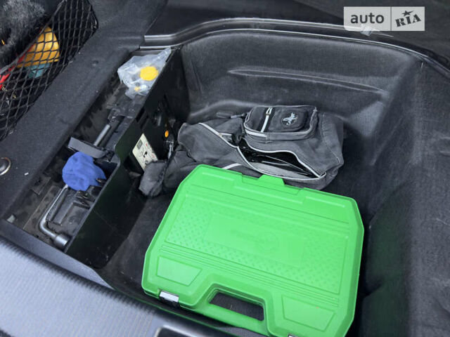 Сірий Мерседес Ц-Клас, об'ємом двигуна 2.15 л та пробігом 300 тис. км за 10800 $, фото 46 на Automoto.ua