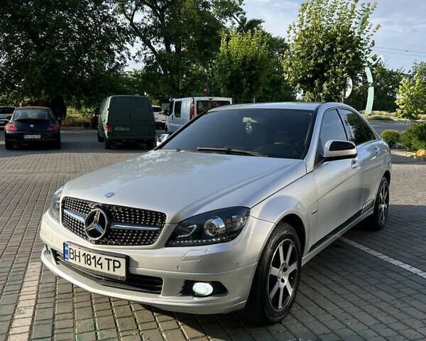 Серый Мерседес Ц-Класс, объемом двигателя 1.8 л и пробегом 226 тыс. км за 9000 $, фото 3 на Automoto.ua