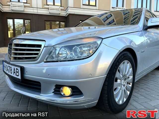 Серый Мерседес Ц-Класс, объемом двигателя 1.8 л и пробегом 275 тыс. км за 8200 $, фото 2 на Automoto.ua