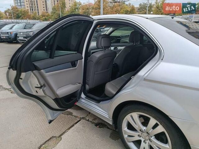 Сірий Мерседес Ц-Клас, об'ємом двигуна 3 л та пробігом 305 тис. км за 8690 $, фото 13 на Automoto.ua