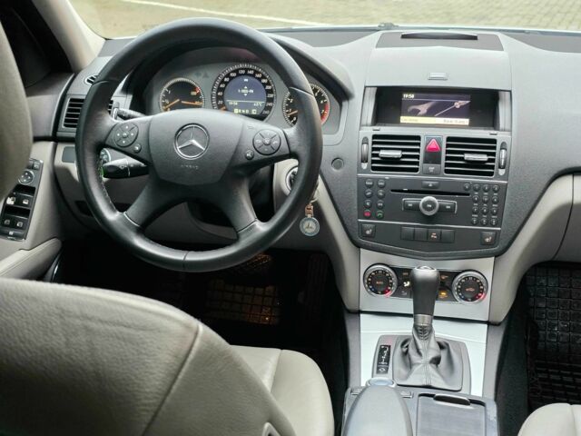 Серый Мерседес Ц-Класс, объемом двигателя 3 л и пробегом 190 тыс. км за 8200 $, фото 19 на Automoto.ua