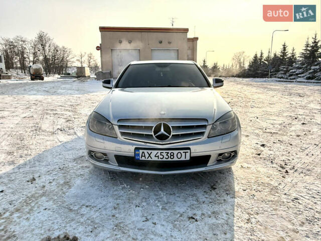 Серый Мерседес Ц-Класс, объемом двигателя 3 л и пробегом 306 тыс. км за 7900 $, фото 1 на Automoto.ua