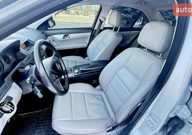 Сірий Мерседес Ц-Клас, об'ємом двигуна 3 л та пробігом 306 тис. км за 7900 $, фото 32 на Automoto.ua