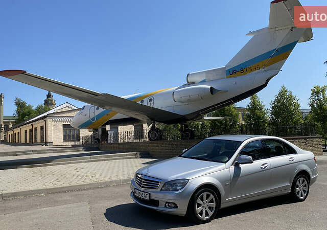 Сірий Мерседес Ц-Клас, об'ємом двигуна 2.5 л та пробігом 148 тис. км за 9800 $, фото 1 на Automoto.ua