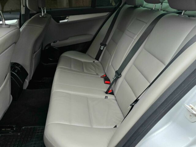 Серый Мерседес Ц-Класс, объемом двигателя 3 л и пробегом 190 тыс. км за 8200 $, фото 13 на Automoto.ua