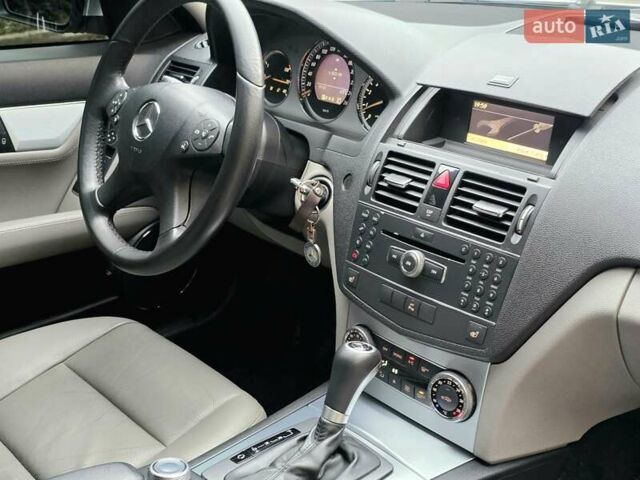 Серый Мерседес Ц-Класс, объемом двигателя 0 л и пробегом 190 тыс. км за 8200 $, фото 27 на Automoto.ua