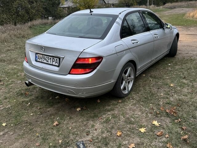 Серый Мерседес Ц-Класс, объемом двигателя 2.1 л и пробегом 231 тыс. км за 3500 $, фото 3 на Automoto.ua