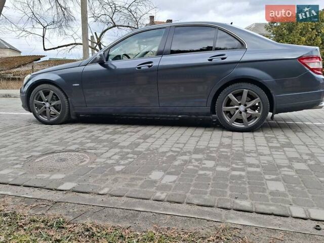 Сірий Мерседес Ц-Клас, об'ємом двигуна 2.1 л та пробігом 305 тис. км за 8300 $, фото 3 на Automoto.ua