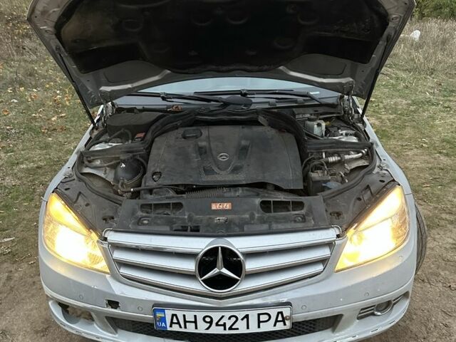 Серый Мерседес Ц-Класс, объемом двигателя 2.1 л и пробегом 231 тыс. км за 3500 $, фото 4 на Automoto.ua