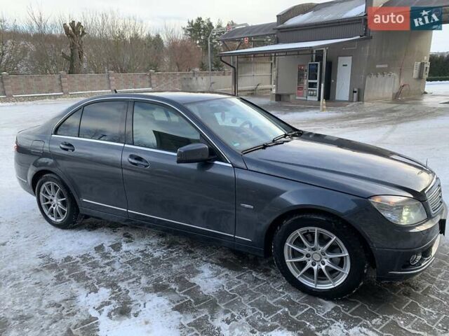 Серый Мерседес Ц-Класс, объемом двигателя 2.1 л и пробегом 222 тыс. км за 10600 $, фото 8 на Automoto.ua