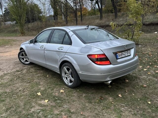 Серый Мерседес Ц-Класс, объемом двигателя 2.1 л и пробегом 231 тыс. км за 3500 $, фото 2 на Automoto.ua