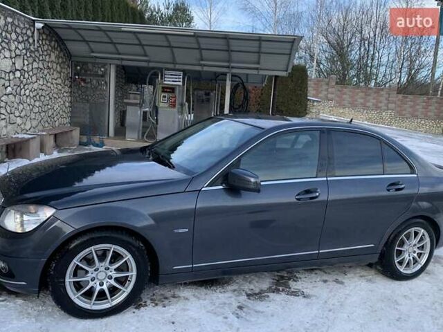 Серый Мерседес Ц-Класс, объемом двигателя 2.1 л и пробегом 222 тыс. км за 10600 $, фото 6 на Automoto.ua