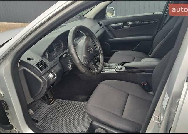 Мерседес Ц-Класс 2010 в Гниване на Automoto.ua Серый Мерседес Ц-Класс, объемом двигателя 2.14 л и пробегом 274 тыс. км за 10300 $, фото 1 на Automoto.ua