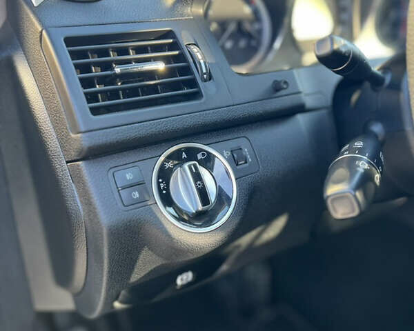 Серый Мерседес Ц-Класс, объемом двигателя 2.14 л и пробегом 270 тыс. км за 10500 $, фото 5 на Automoto.ua