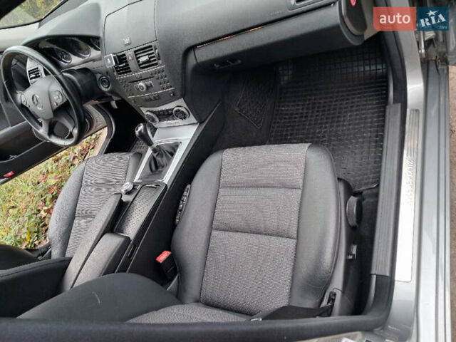 Серый Мерседес Ц-Класс, объемом двигателя 1.8 л и пробегом 133 тыс. км за 9600 $, фото 9 на Automoto.ua