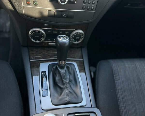 Серый Мерседес Ц-Класс, объемом двигателя 2.14 л и пробегом 270 тыс. км за 10500 $, фото 8 на Automoto.ua