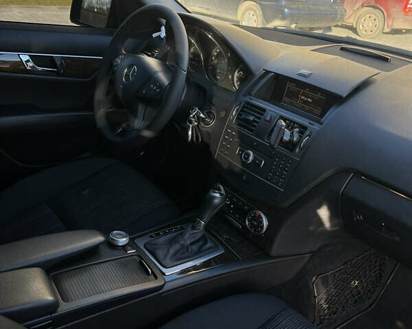 Серый Мерседес Ц-Класс, объемом двигателя 2.14 л и пробегом 270 тыс. км за 10500 $, фото 10 на Automoto.ua