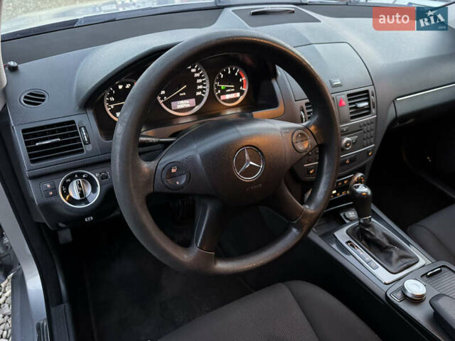 Серый Мерседес Ц-Класс, объемом двигателя 2.14 л и пробегом 243 тыс. км за 10900 $, фото 22 на Automoto.ua