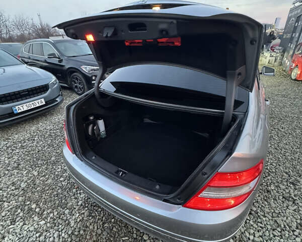 Серый Мерседес Ц-Класс, объемом двигателя 2.14 л и пробегом 243 тыс. км за 10900 $, фото 27 на Automoto.ua