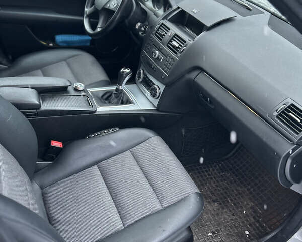 Серый Мерседес Ц-Класс, объемом двигателя 1.8 л и пробегом 133 тыс. км за 9550 $, фото 13 на Automoto.ua