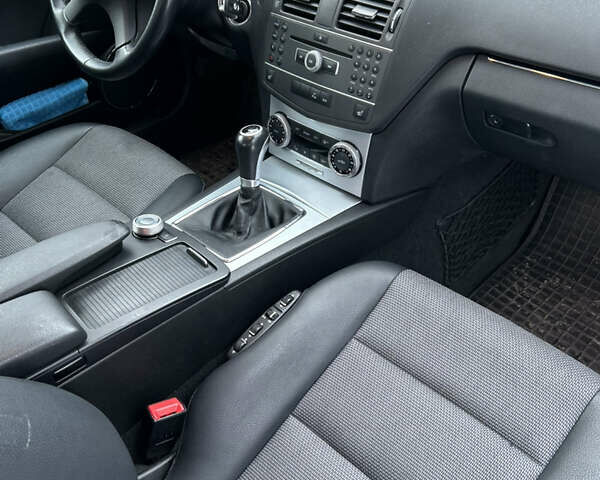 Серый Мерседес Ц-Класс, объемом двигателя 1.8 л и пробегом 133 тыс. км за 9550 $, фото 14 на Automoto.ua