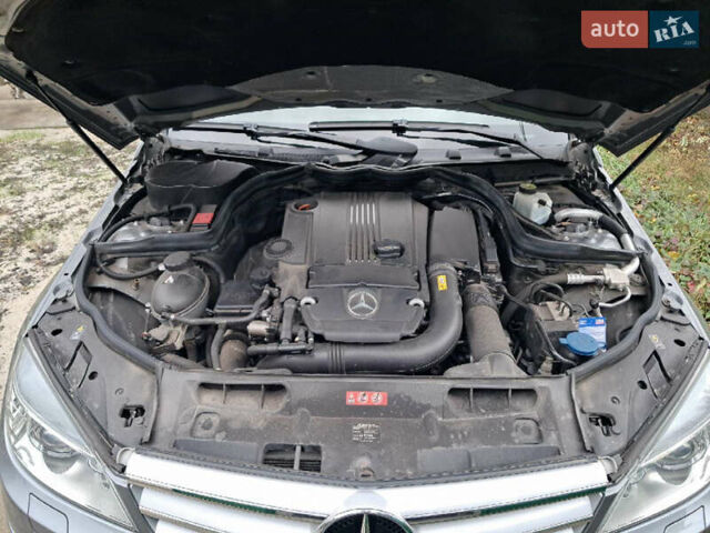 Серый Мерседес Ц-Класс, объемом двигателя 1.8 л и пробегом 133 тыс. км за 9600 $, фото 11 на Automoto.ua
