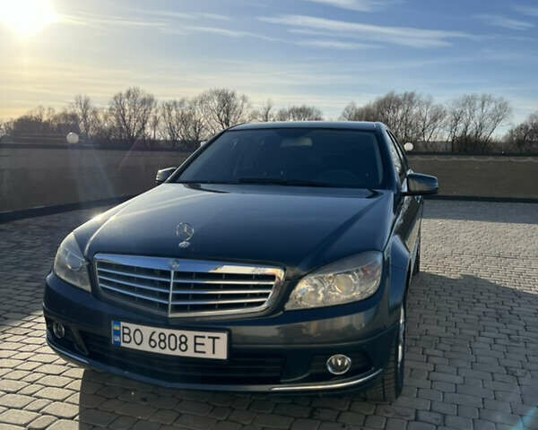 Серый Мерседес Ц-Класс, объемом двигателя 2.14 л и пробегом 270 тыс. км за 10500 $, фото 2 на Automoto.ua