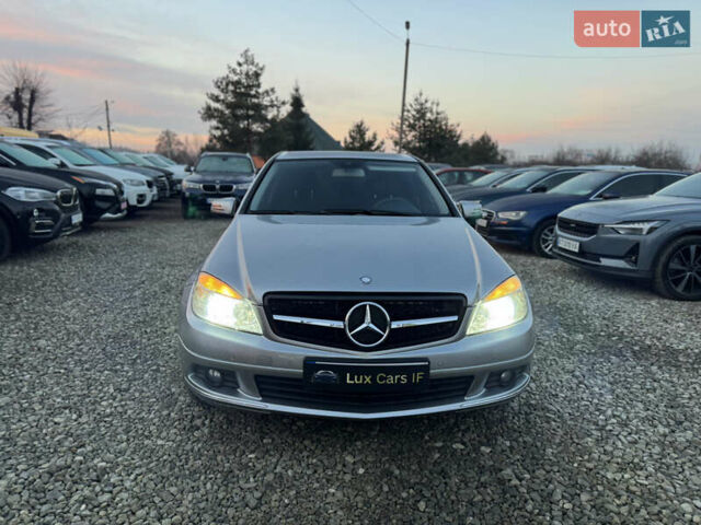 Серый Мерседес Ц-Класс, объемом двигателя 2.14 л и пробегом 243 тыс. км за 10900 $, фото 5 на Automoto.ua