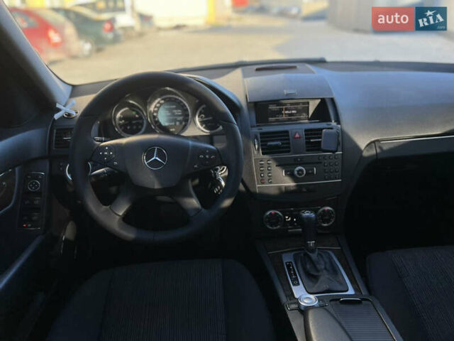 Серый Мерседес Ц-Класс, объемом двигателя 2.14 л и пробегом 270 тыс. км за 10500 $, фото 7 на Automoto.ua
