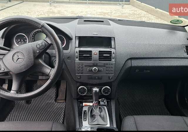 Мерседес Ц-Класс 2010 в Гниване на Automoto.ua Серый Мерседес Ц-Класс, объемом двигателя 2.14 л и пробегом 274 тыс. км за 10300 $, фото 2 на Automoto.ua