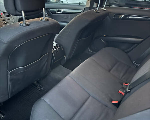 Серый Мерседес Ц-Класс, объемом двигателя 2.14 л и пробегом 243 тыс. км за 10900 $, фото 25 на Automoto.ua