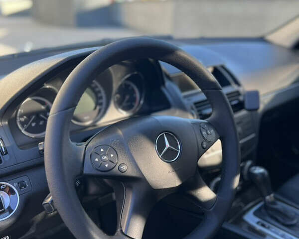 Серый Мерседес Ц-Класс, объемом двигателя 2.14 л и пробегом 270 тыс. км за 10500 $, фото 9 на Automoto.ua