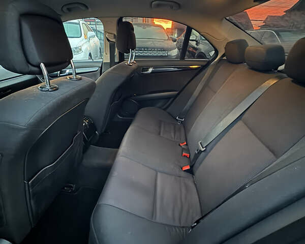 Серый Мерседес Ц-Класс, объемом двигателя 2.14 л и пробегом 243 тыс. км за 10900 $, фото 26 на Automoto.ua