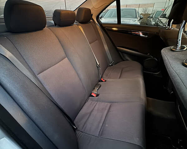 Серый Мерседес Ц-Класс, объемом двигателя 2.14 л и пробегом 243 тыс. км за 10900 $, фото 34 на Automoto.ua