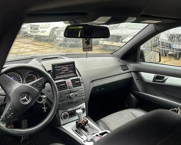 Сірий Мерседес Ц-Клас, об'ємом двигуна 3 л та пробігом 236 тис. км за 9000 $, фото 3 на Automoto.ua
